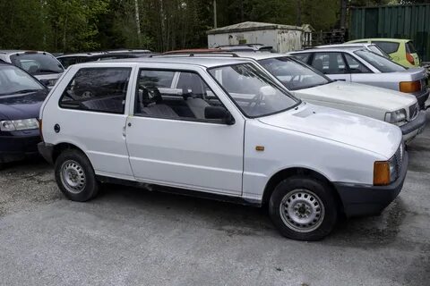 File:Fiat Uno (front), Jimbaran.jpg - Wikimedia Commons