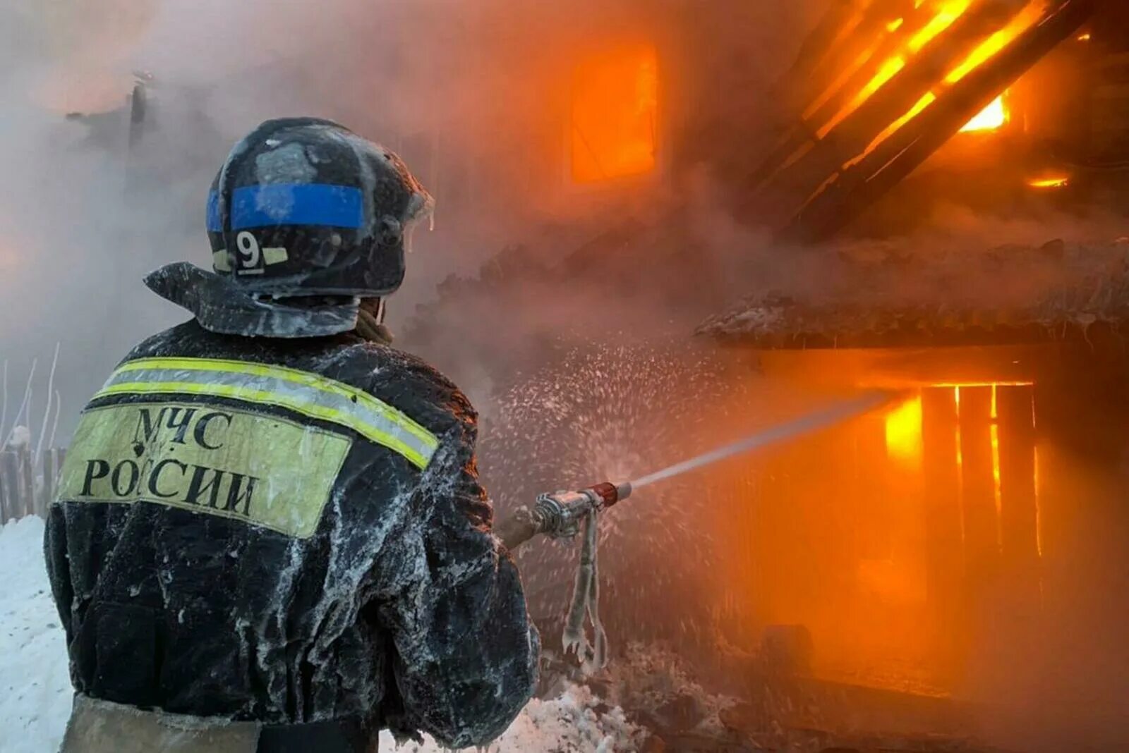 Wb пожар. Пожар на складе ozon в москве. Огонь пожар. Склад. Wb пожар.