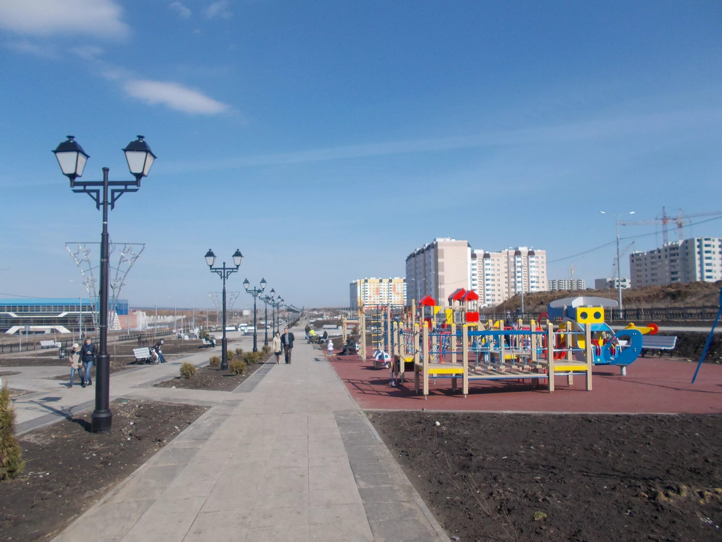 солнечный проспект героев отечества саратов. аллея героев отечества. аллея героев саратов в солнечном. аллея героев саратов в солнечном. бульвар героев отечества саратов солнечный.