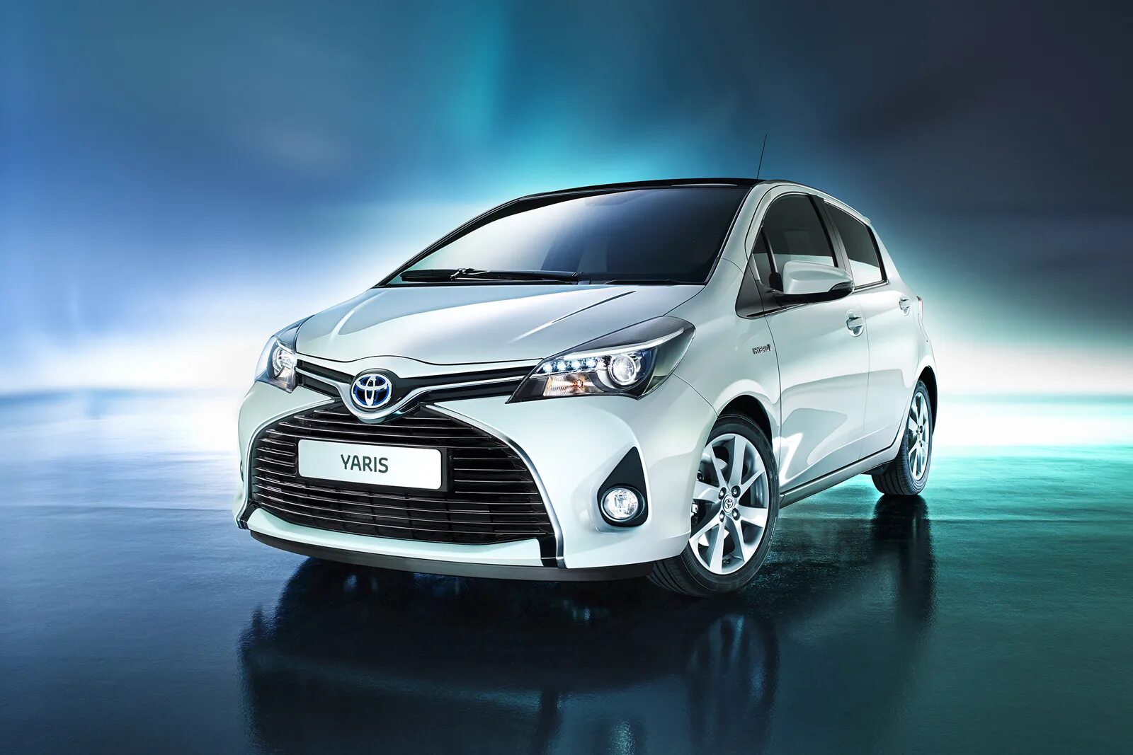 Новые машины марки цены. Toyota Yaris 2016. Toyota Yaris 2015. Тойота Ярис 2014. Toyota Yaris Hybrid.