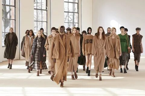 Показ max mara
