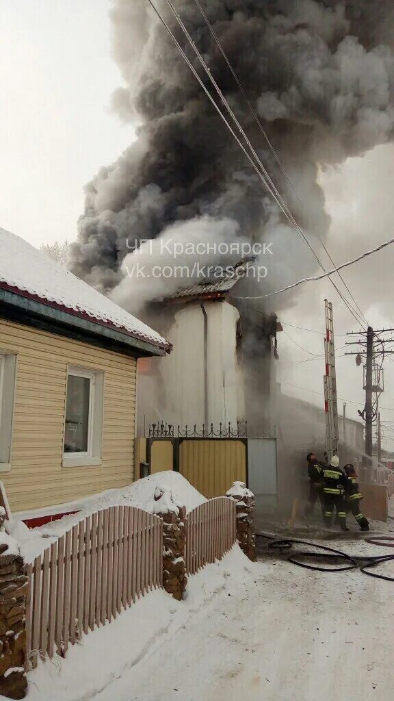 Пожары в селе первомайске. Пожар дома. Пожар в покровке. Пожар компьютера. Пожар в красноярске покровке красноярск.