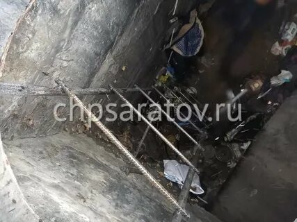 Человек поднял из колодца