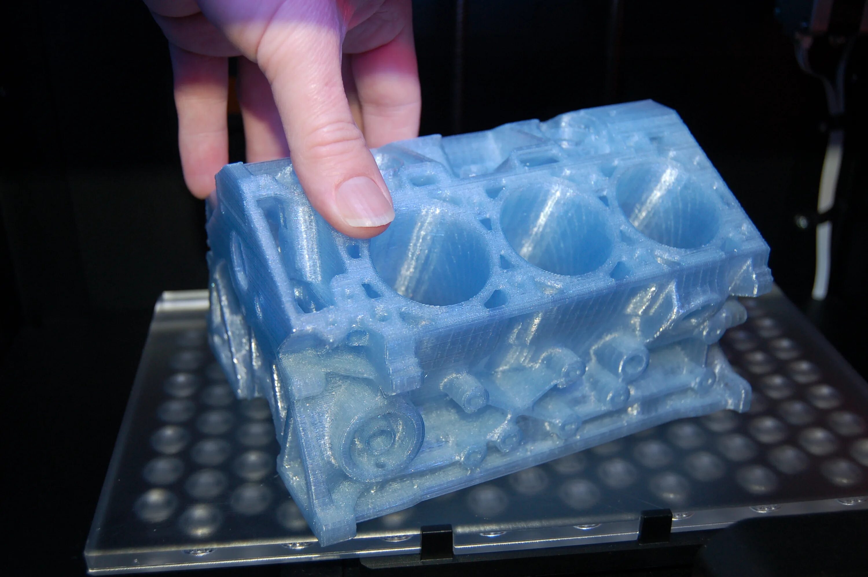 3d принтер бутылки. Эпоксидный 3d принтер. прозрачные детали на 3d принтере. печать пластиком на 3d принтере. модель двигателя на 3д принтере.