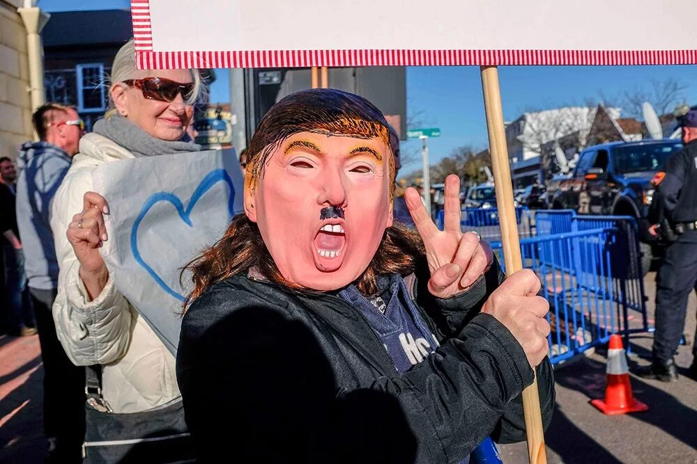 Митинги в сша против трампа. Американские богачи. Митинги в сша против трампа. Протесты в сша. Джо байден и трамп.