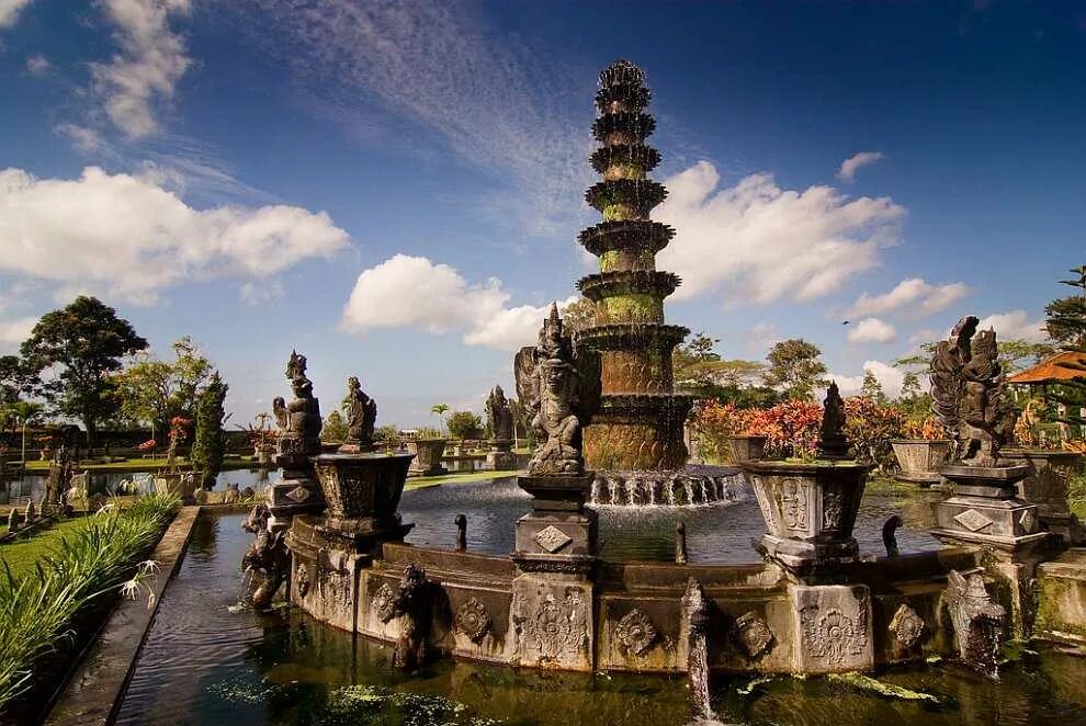 Индонезия Водный дворец Тиртаганга. Тиртаганга Бали. Водный дворец Тирта Ганга, Бали, Индонезия. Водный дворец Тирта Ганга остров Бали.