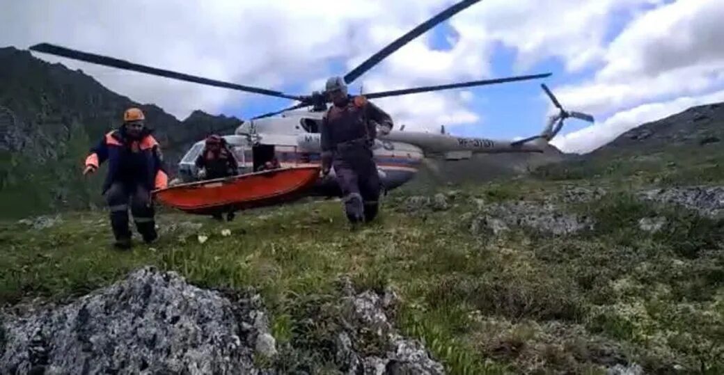 Нападение в горах. Ергаки нападение медведя 2021. Нападение медведя в Ергаках.