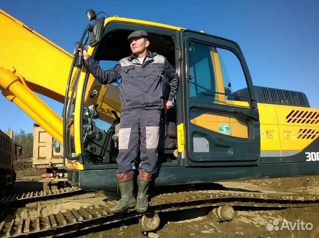 Машинист крана автомобильного. Машинист экскаватора (на новый колесный case 570). Водитель экскаваторщик. Водитель экскаватора погрузчика. Водитель экскаваторщик.