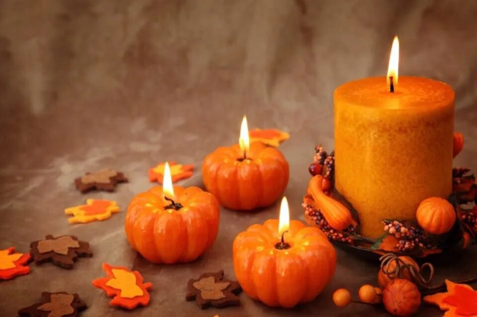 Декоративные светящиеся свечи. Оранжевая свечка. Оранжевая свеча горит. Оранжевая свечка. Оранжевая свеча в магии.