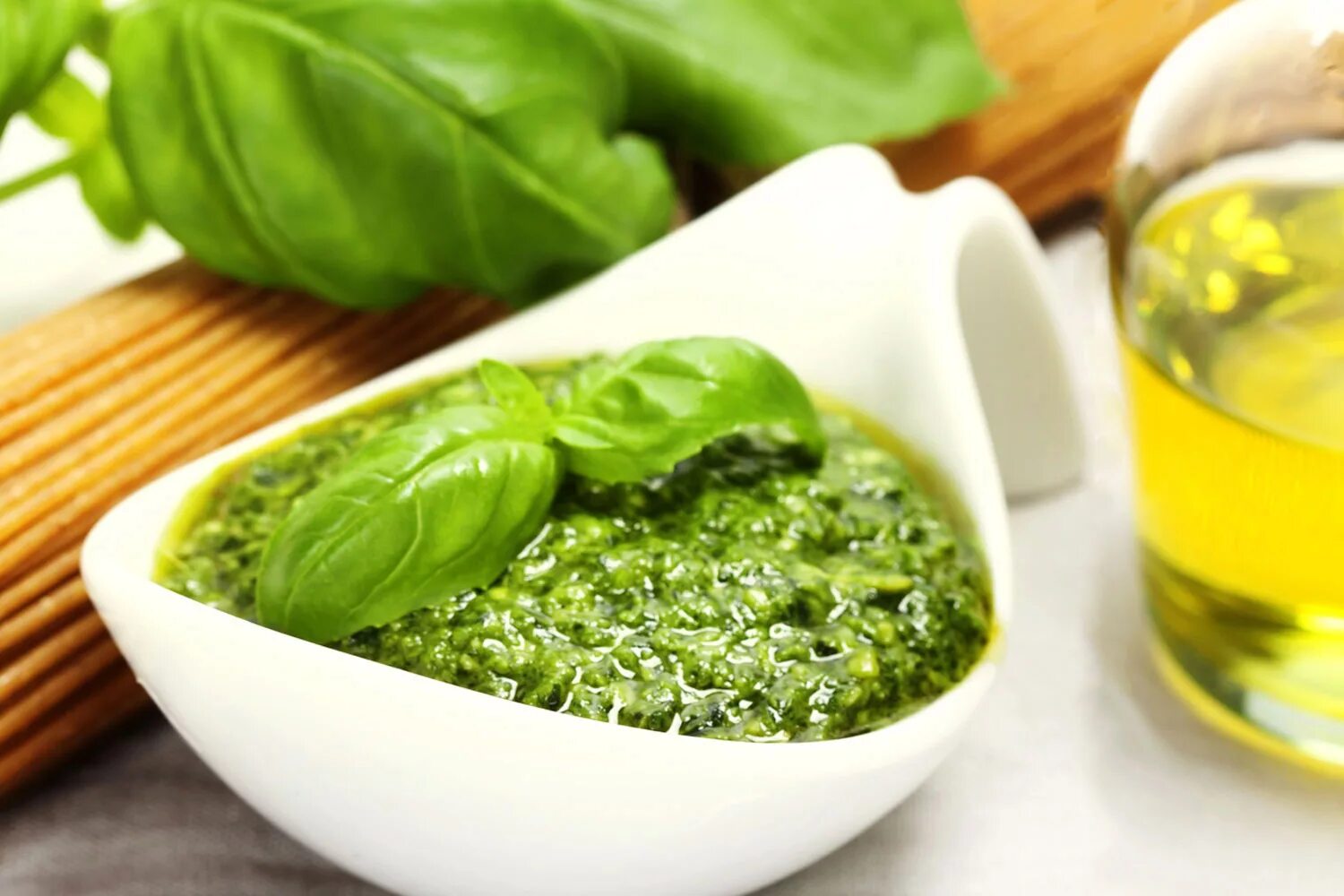 Pesto alla. Pesto Genovese соус песто. Соус песто Pesto alla Genovese. Песто с базиликом.