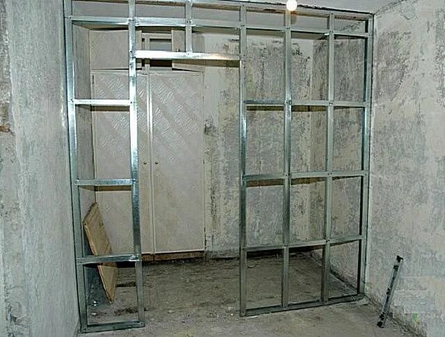 Шкаф из профиля. Гардеробная из профиля металлического. каркас из металлического профиля для гипсокартона для перегородок. шкаф купе из профиля.