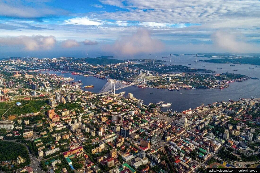 Владивосток является крупнейшим городом. Приморский край Владивосток. Приморский край золотой Рог. Владивосток русский Сан-Франциско. Приморский край с высоты птичьего полета.