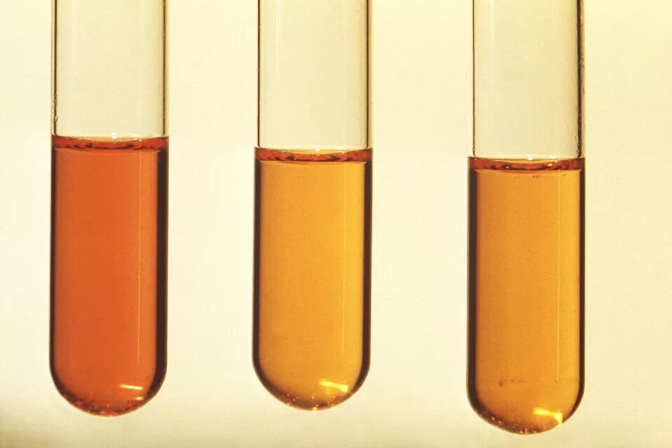 Пробирка с раствором. Пробирка с желтым раствором. Пробирка с желтой жидкостью. Пробирка с красным раствором.