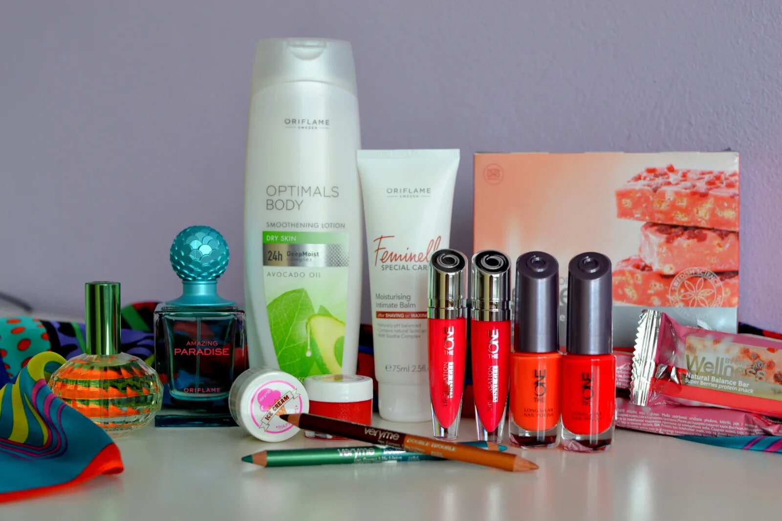 Черри блоссом орифлэйм. Косметика oriflame. Косметика oriflame. Косметика с золотом. Магазин косметики орифлейм.