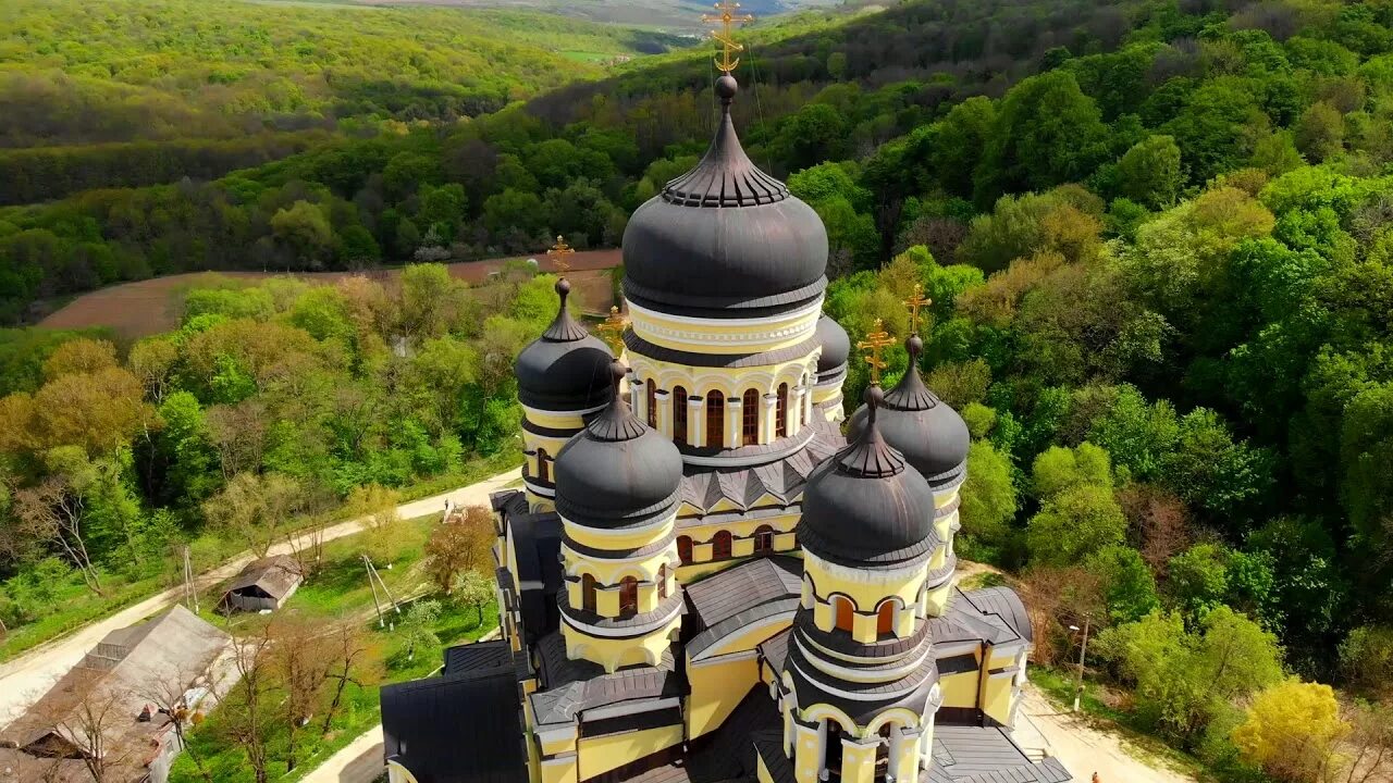 Монастырь Хынку. Храмы и монастыри Молдовы Хынку. Манастырьхынку в Молдове. Каприянский монастырь Молдова.