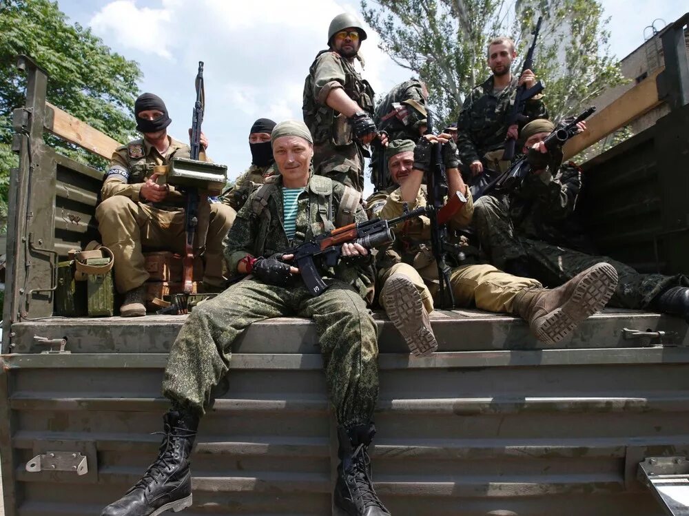 Боевые действия 2014 года. Ходаковский батальон восток донбасс. война на донбассе 2014 ополченцы. ополченец донбасса 2014 блокпост.