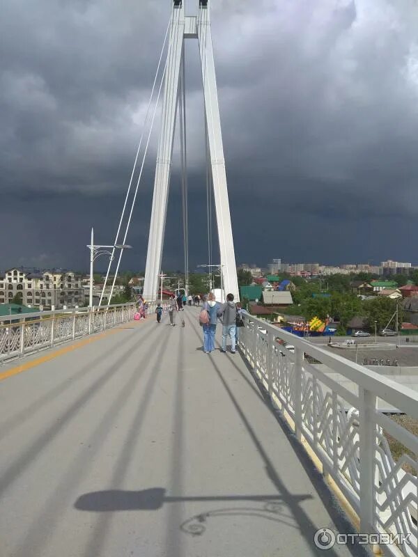 Набережная мост влюбленных. Мост влюбленных тюмень. струнный мост (петах-тиква). мост в израиле калатрава.