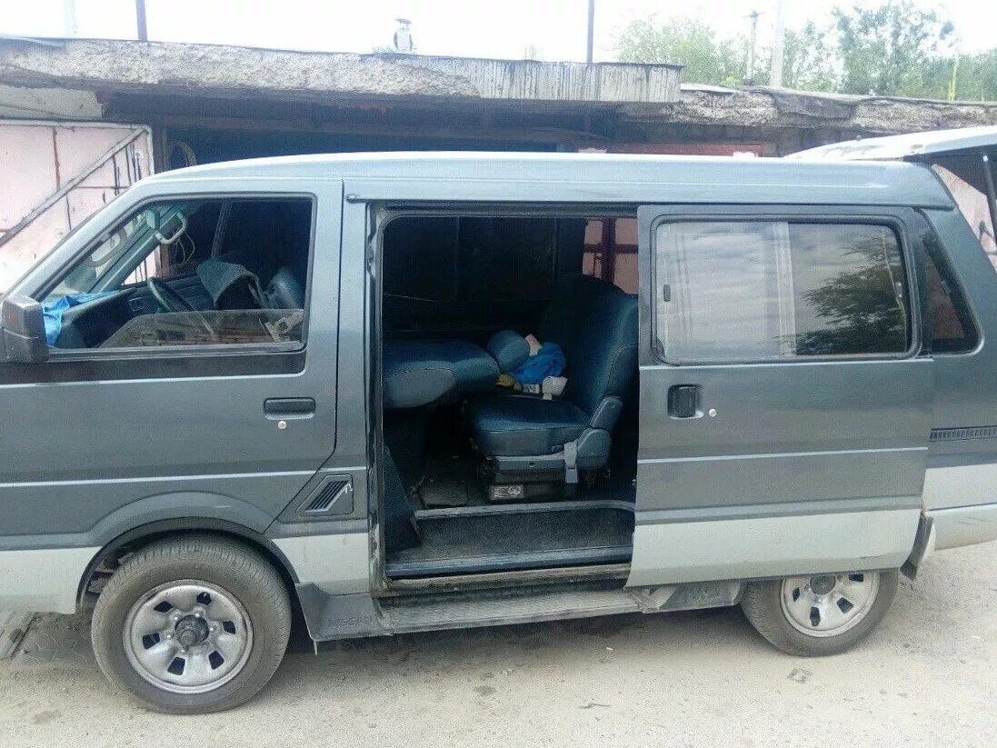 Куплю ниссан на авито ру. Nissan largo 2,0. Ниссан Ларго 1987. Микроавтобус Ниссан Ларго. Минивэн Ниссан Ларго.