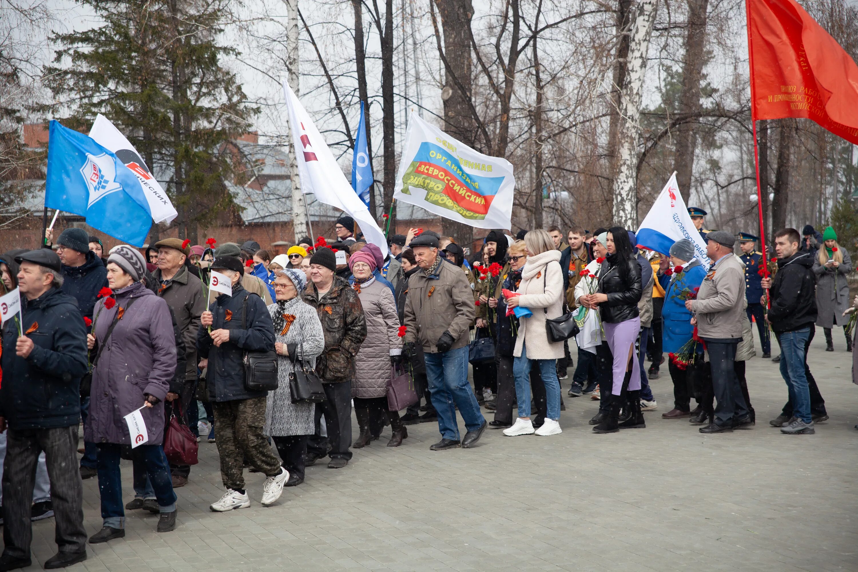 Парад 1 мая. День труда 2013. 1 Мая Барнаул. Парад пожарной техники. День труда мероприятие в школе