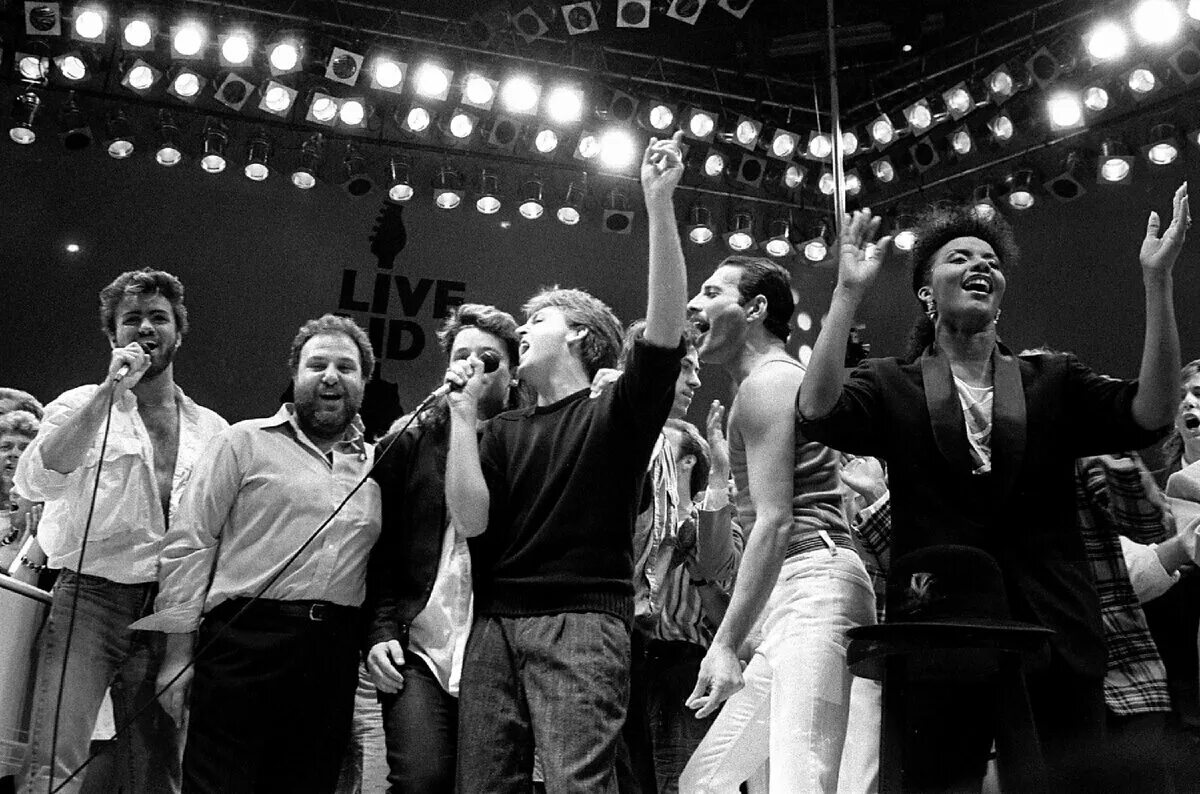 13 июня 1985 года. Фредди Меркьюри Уэмбли 1985. Квин Live Aid 1985. Фредди Меркьюри на концерте Live Aid 1985. Концерт группы Queen в 1985.
