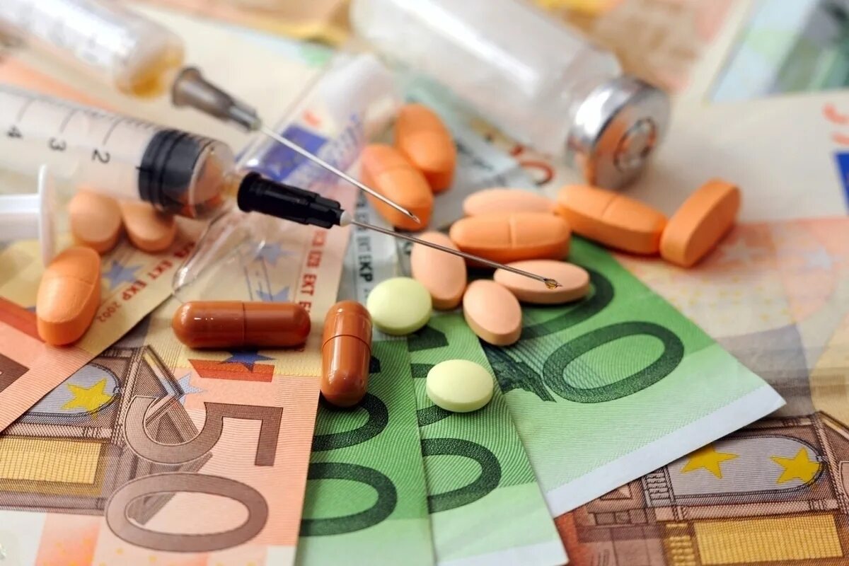 Стоимость лс. Дорогостоящие лекарства. Таблетки и деньги. Фармацевтика и деньги. Редкие лекарства.