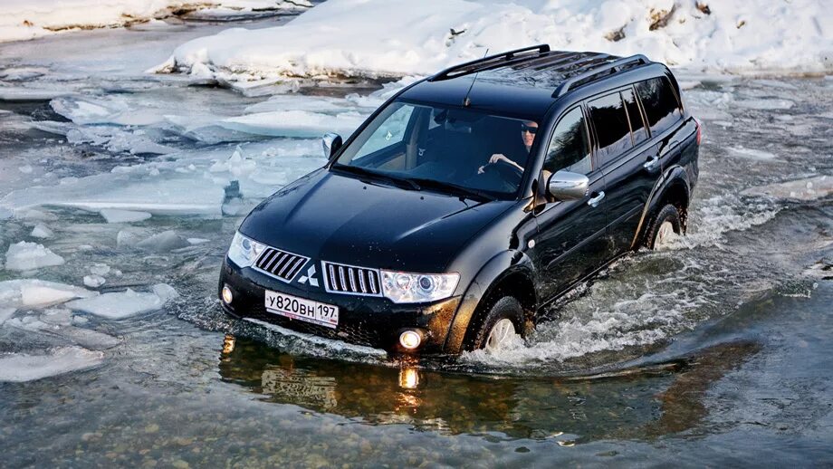 Митсубиси паджеро спорт для бездорожья. Mitsubishi pajero sport внедорожник синий. Паджеро спорт 3 дизель. Mitsubishi pajero sport 2014 черный. Митсубиси паджеро спорт 2014 года.