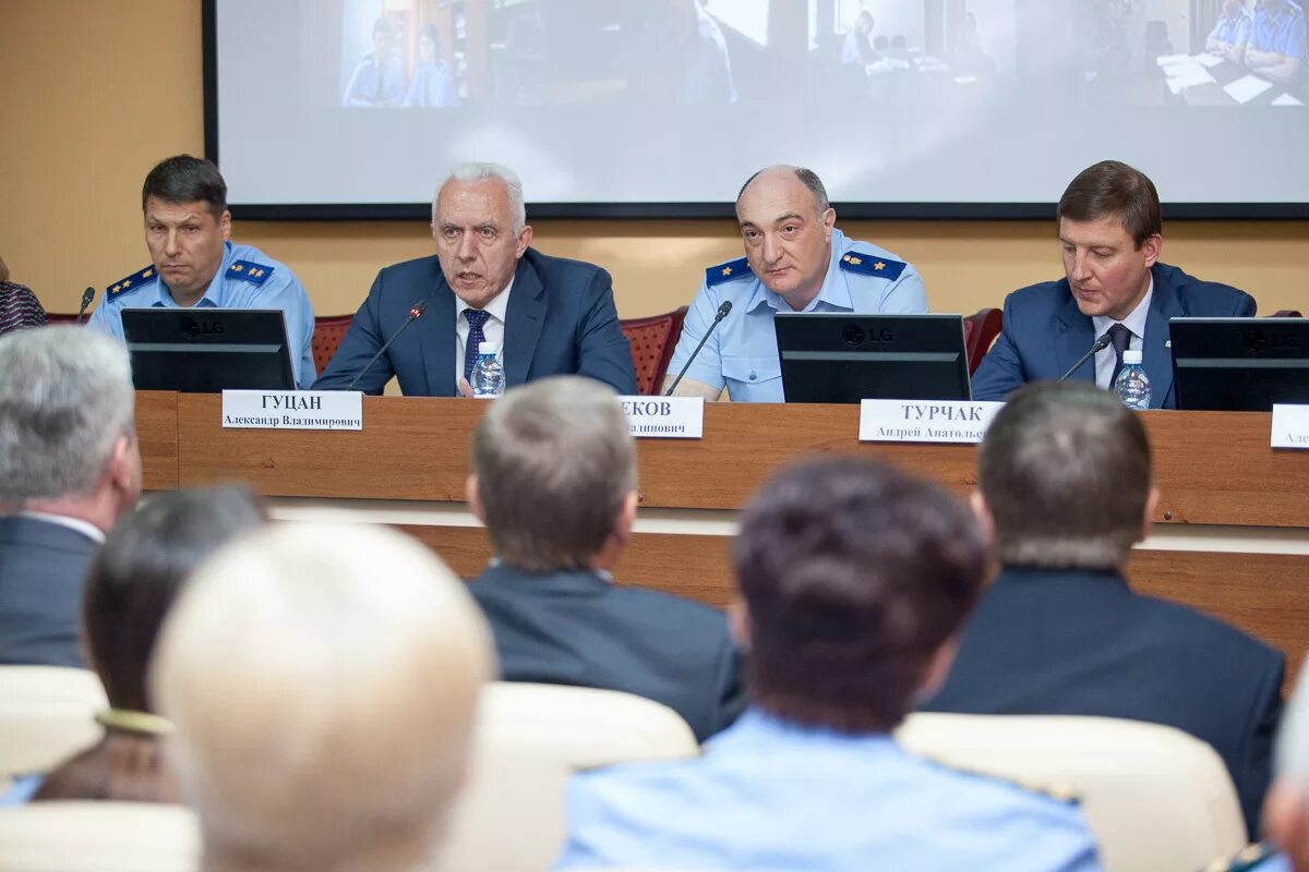 Гуцан сзфо. Гуцан а.в полномочный представитель президента. гуцан прокурор. гуцан наталья федоровна. новый прокурор псковской области.
