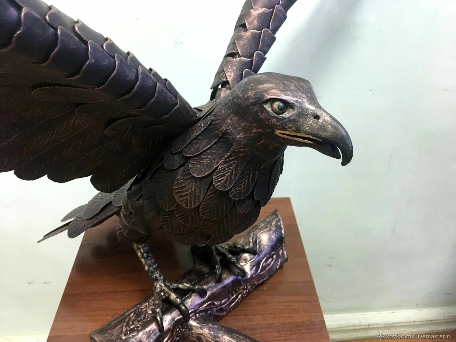 Кованый Орел. Кованый орёл скульптура. Орел из металла. Кованый Орел из металла.