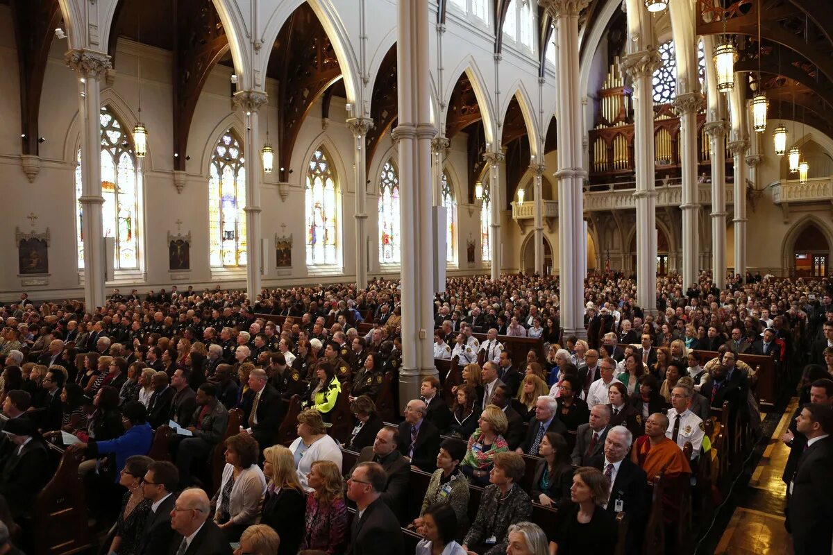 католические и протестантские храмы в германии. службы в католических соборах. службы в католических соборах. англиканская и католическая церковь. месса в католической церкви.