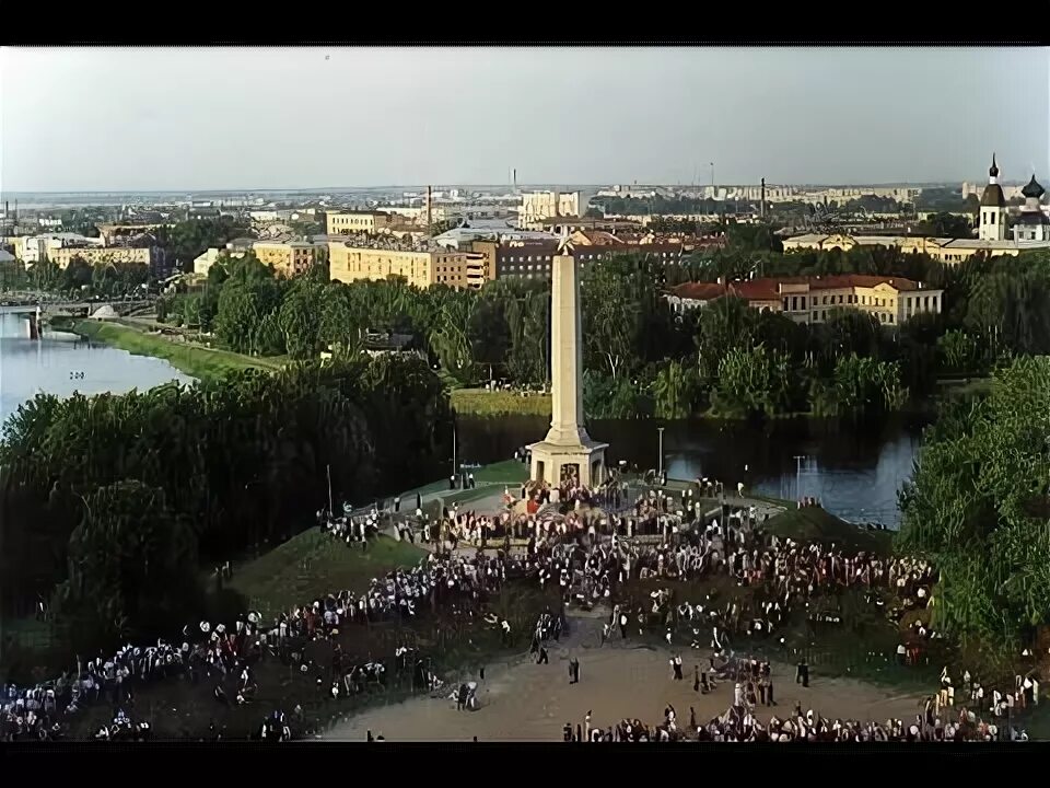Жители великих лук. Великие луки население. великие луки центр города. численность населения города великие луки.
