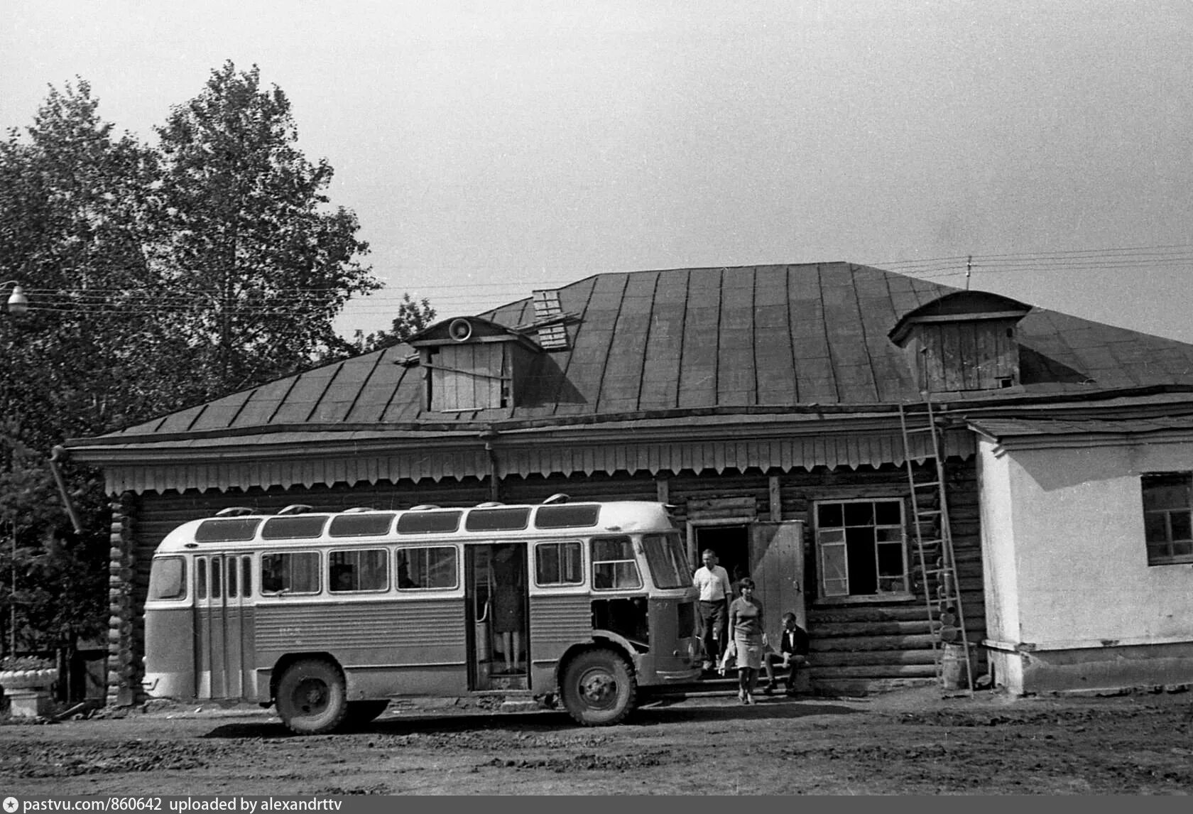 ПАЗ 652. Старый автовокзал Сысерть. Автовокзал СССР.