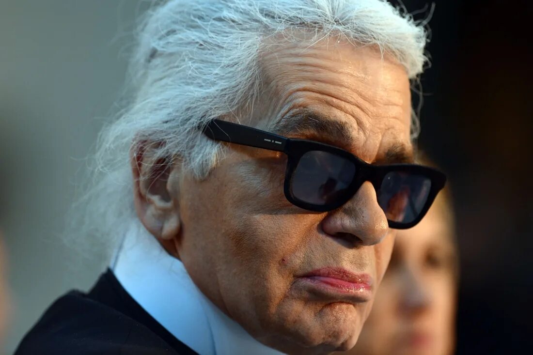 Лагерфельд в молодости. Лагерфельд без очков. Karl lagerfeld. Karl lagerfeld в молодости. Лагерфельд без очков.