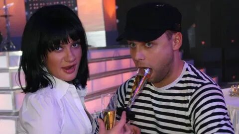 Бодибилдер әйелдермен порно көру