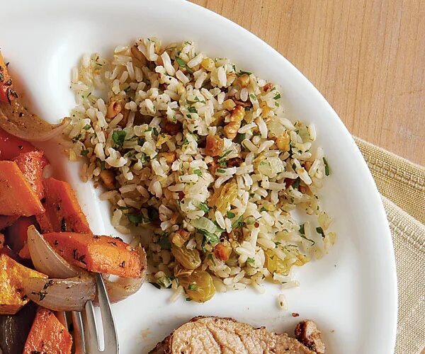 Рис воняет. Как приготовить бурый рис вкусно. Rice with Raisin. Коричневый рис с Бали как готовить.