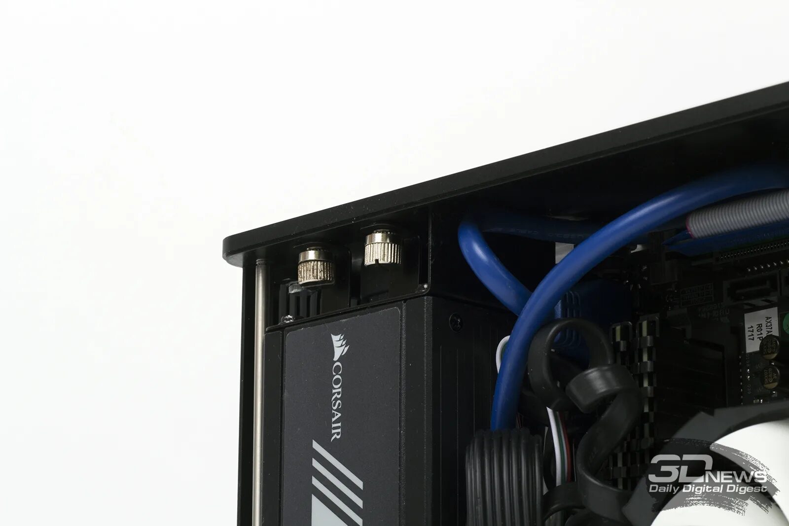 Фризы на ноутбуке. Luna Design DNK-H (thin Mini-ITX). Luna Design корпус. Luna Design DNK-H.