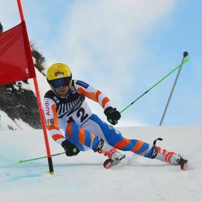 гигантский слалом горные лыжи. скоростной спуск ворлд куп. марсель хиршер слалом. горные лыжи спорт. горные лыжи профессионалов.