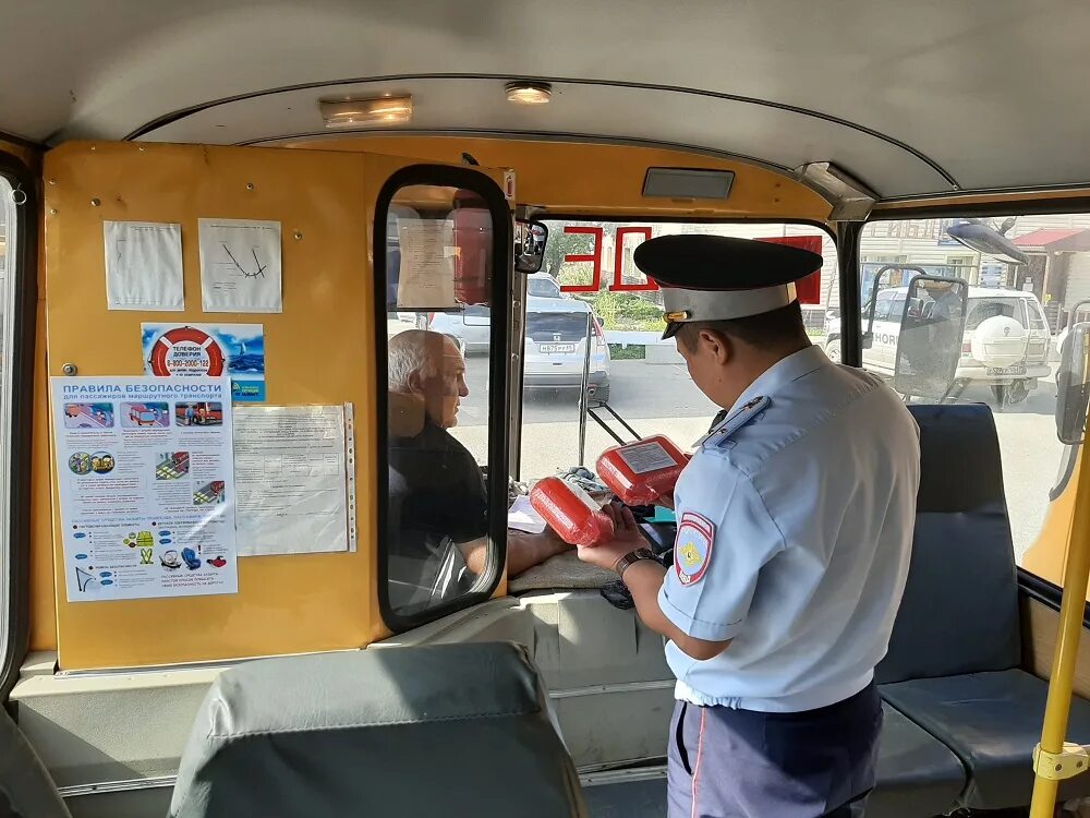 Техосмотр автобусов. Техосмотр школьного автобуса. Остановка школьного автобуса. Транспортный автобус. Школьный автобус инструктаж