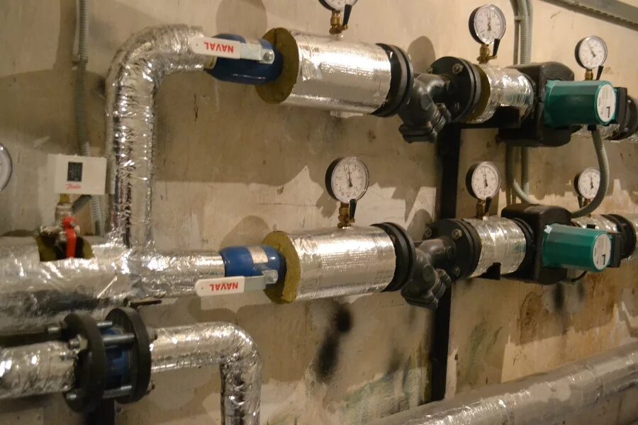 трубопроводы в тепловых пунктах. теплоизоляция итп. трубопроводы в тепловых пунктах. узел итп в изоляции к флекс. теплоизоляция трубопроводов котельной.