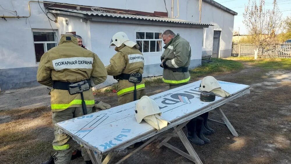 Пожарный 4 разряда. Посвящение в пожарные. Подготовка пожарных. Форма псц москва. Учеба пожарных.