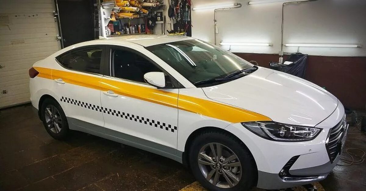 Обклейка машин такси. Хендай Солярис 2021 такси желтый белый. Автомобиль «такси». Машина "такси". Оклейка авто под такси.