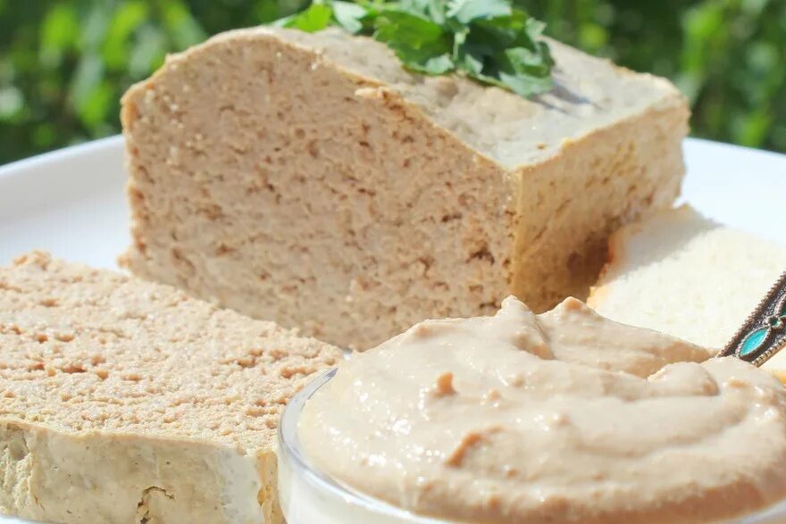 Печёночный паштет из куриной печени. Паштет из куриной печени. Паштет печеночный. Диетический паштет. Паштет из куриной печени.