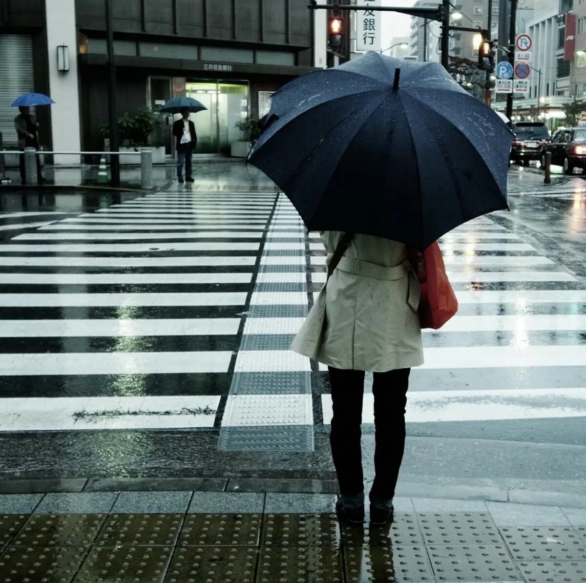 Дождь в Японии. Дождь в Японии Эстетика. Дождь Япония спрятаться. Дворник Япония дождь красиво. Silent rain