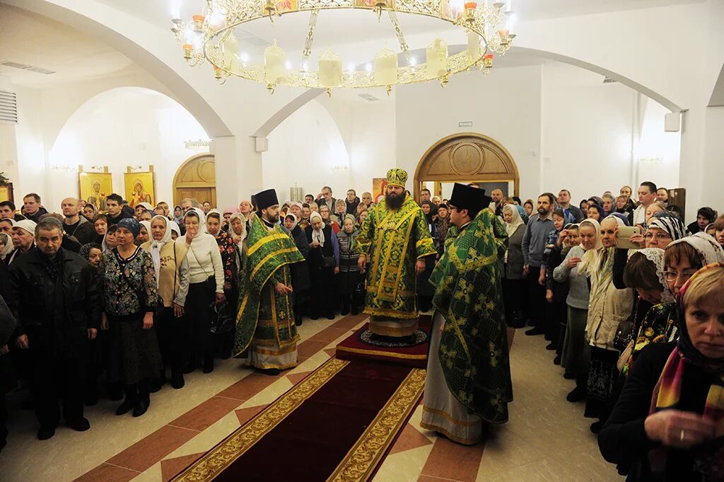 Расписание храма матроны в дмитровском. Храм Матроны на Софьи Ковалевской. Храм Матроны Московской на ул Софьи. Храм Матроны Московской на ул Софьи Ковалевской расписание.