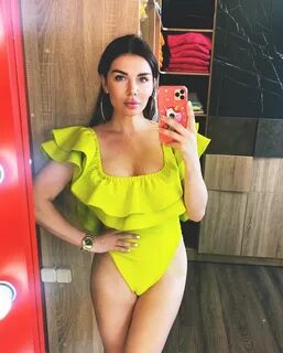 Анна Седокова дома. 