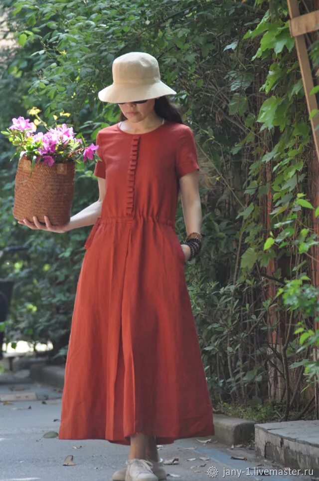 Красное платье из льна. Красное льняное платье. Платье кирпичного цвета. Кирпичное платье из льна.