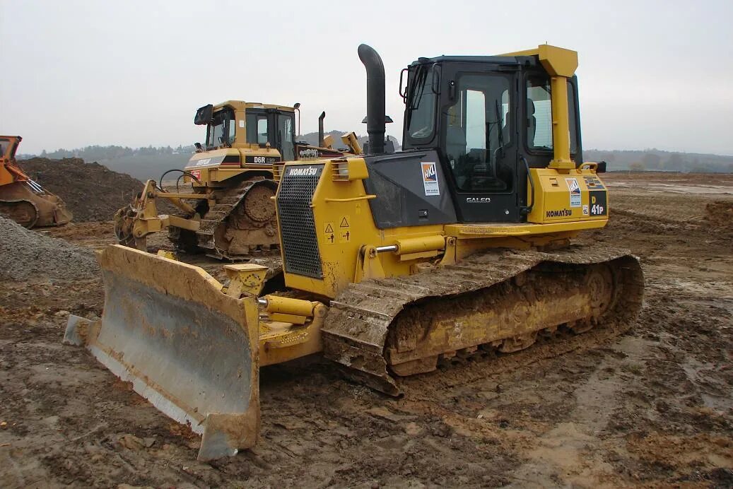 Бульдозер Komatsu d63e-12. Komatsu d41p. Бульдозер Komatsu d41. Бульдозер гусеничный Komatsu d41p.