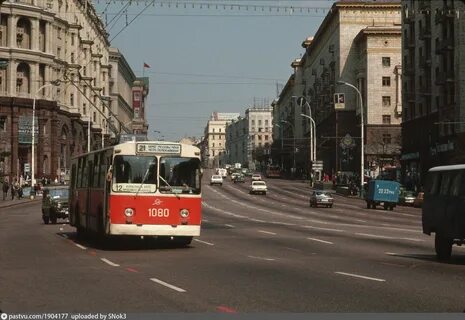 В 1987 году и стал