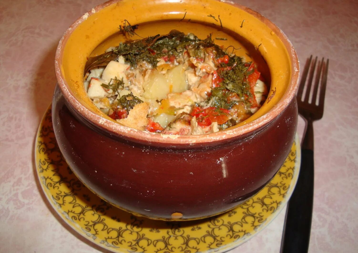 запеканка в горшочке в духовке. запеканка в горшочке в духовке. картошечка в горшочках в духовке. жаркое в горшочках в духовке с мясом и картошкой. омлет в горшочке.