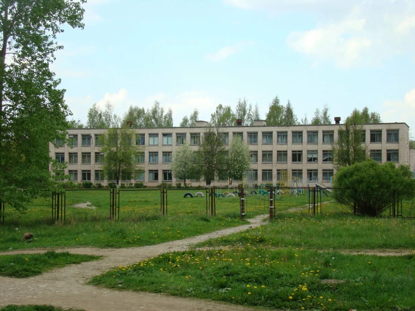 Сланцевская школа №1. 1 горьковская школа в краснодоне. Горького. Школа 1 сланцы. Школа 1 арзамас.