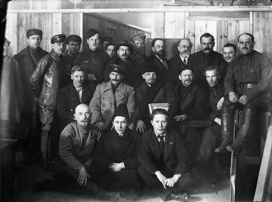1 съезд ркп б. Делегаты съезда ркп б. 8 съезд ркп б. иосиф сталин, владимир ленин и михаил калинин. михаил калинин гражданская война 1919.